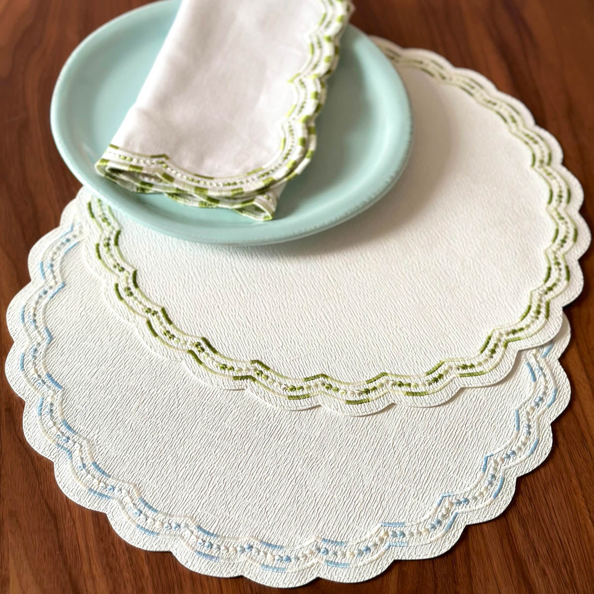 Belgravia 15-Inch Scalloped Embroidered Vinyl Placemats