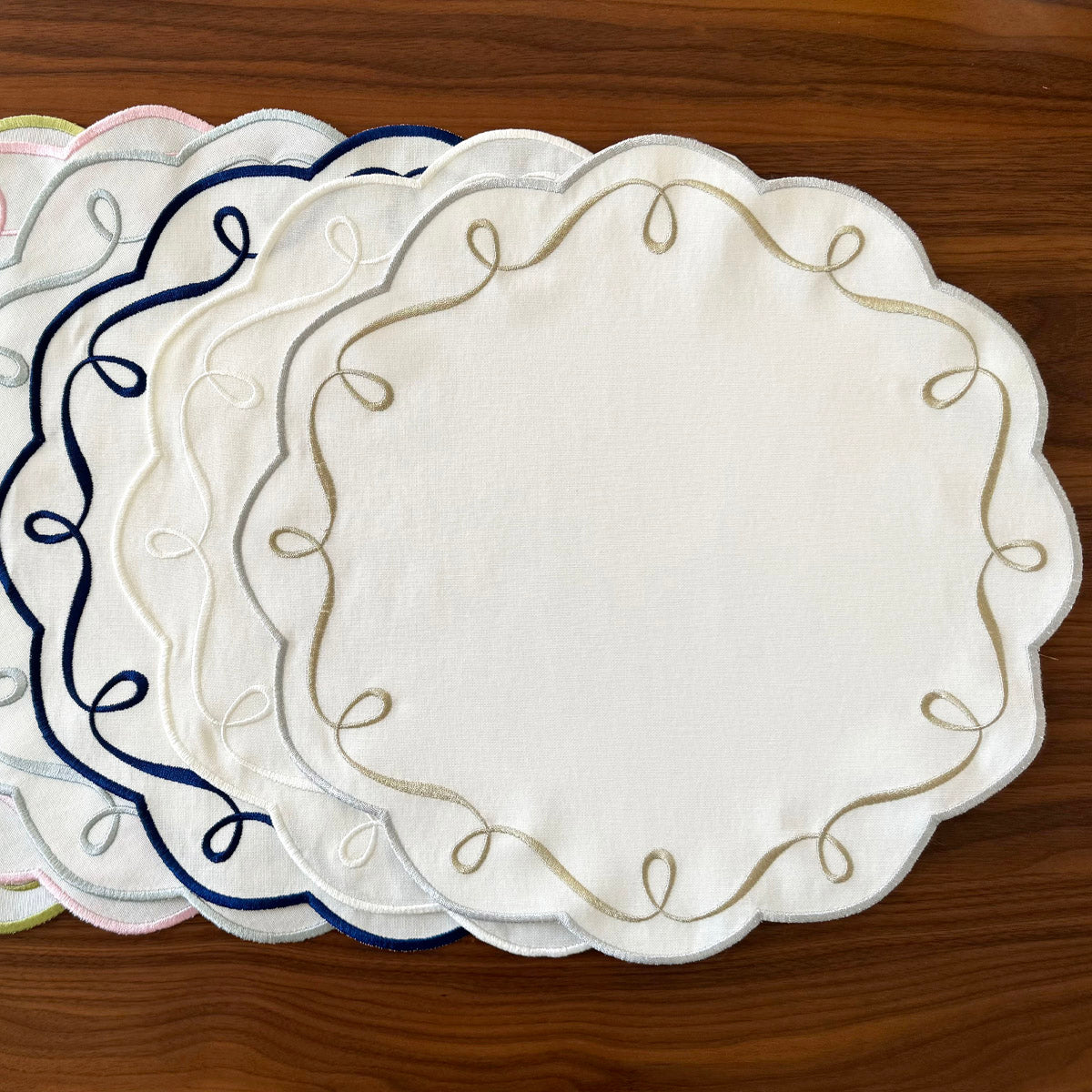 Ribbon Twirl Embroidered Round Placemats