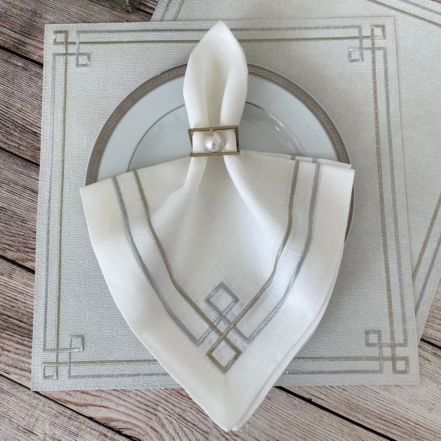 Link 15-Inch Embroidered Vinyl Placemats