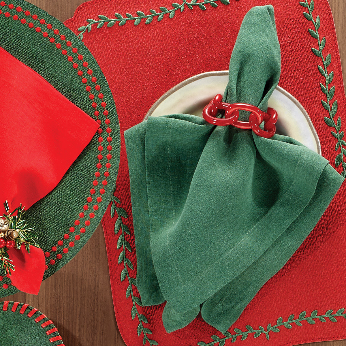 Solid stonewashed napkins in christmas colors, forest and poppy red, perfect for a Holiday table