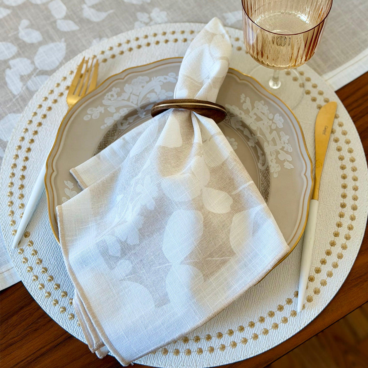 Fleur de Lin Floral Napkins & Runners