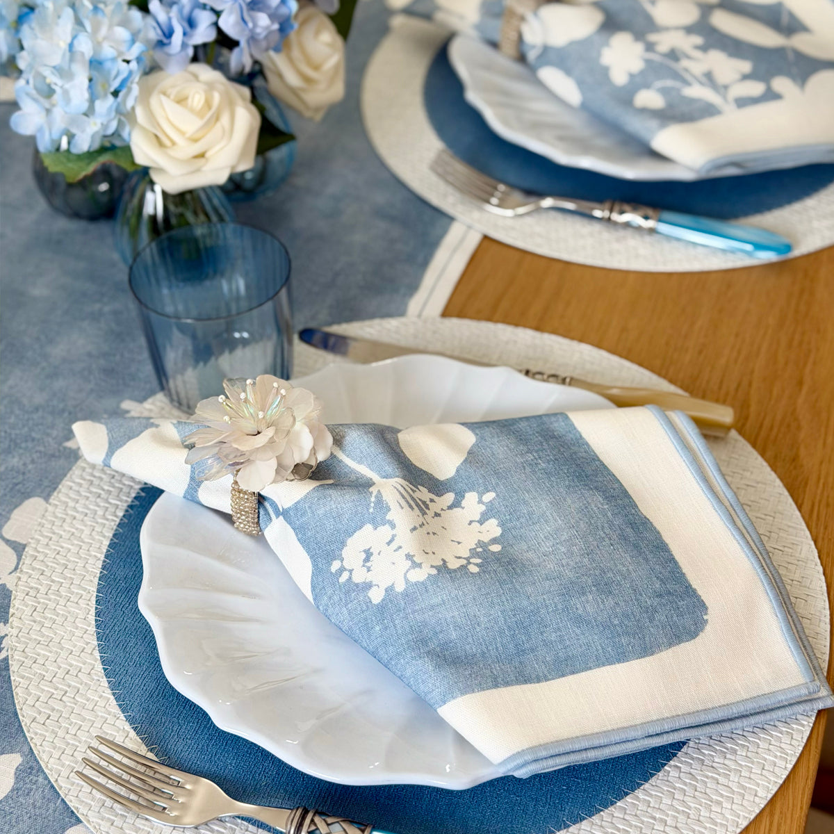 Fleur de Lin Floral Napkins & Runners