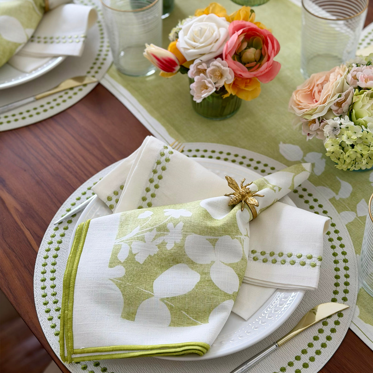 Fleur de Lin Floral Napkins & Runners