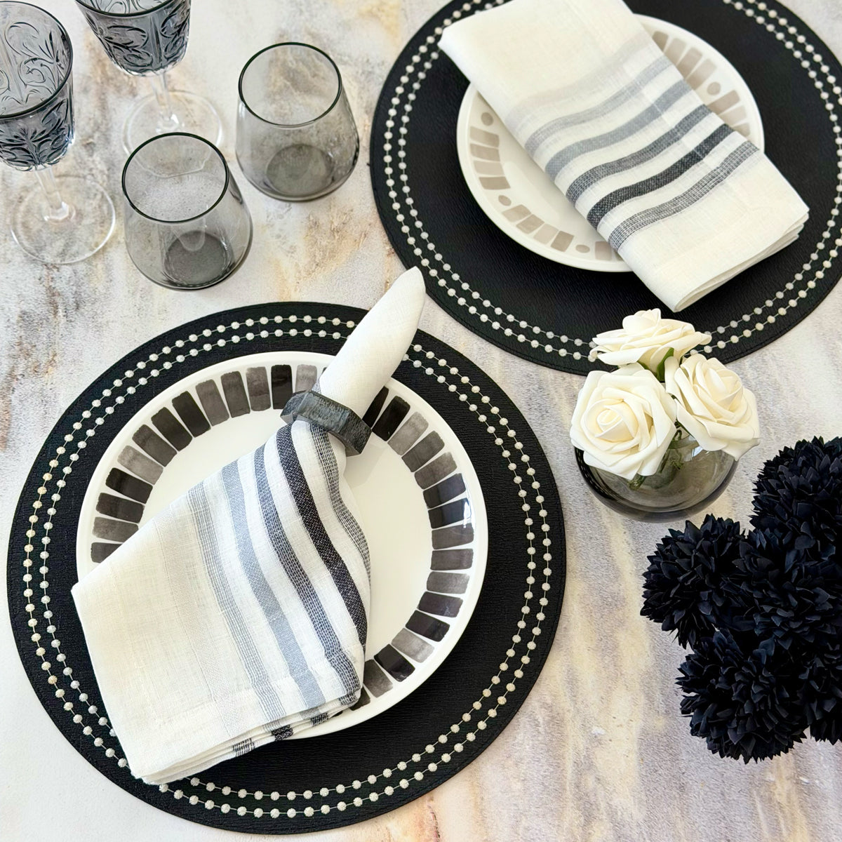 Pearls 15-Inch Round Embroidered Placemats