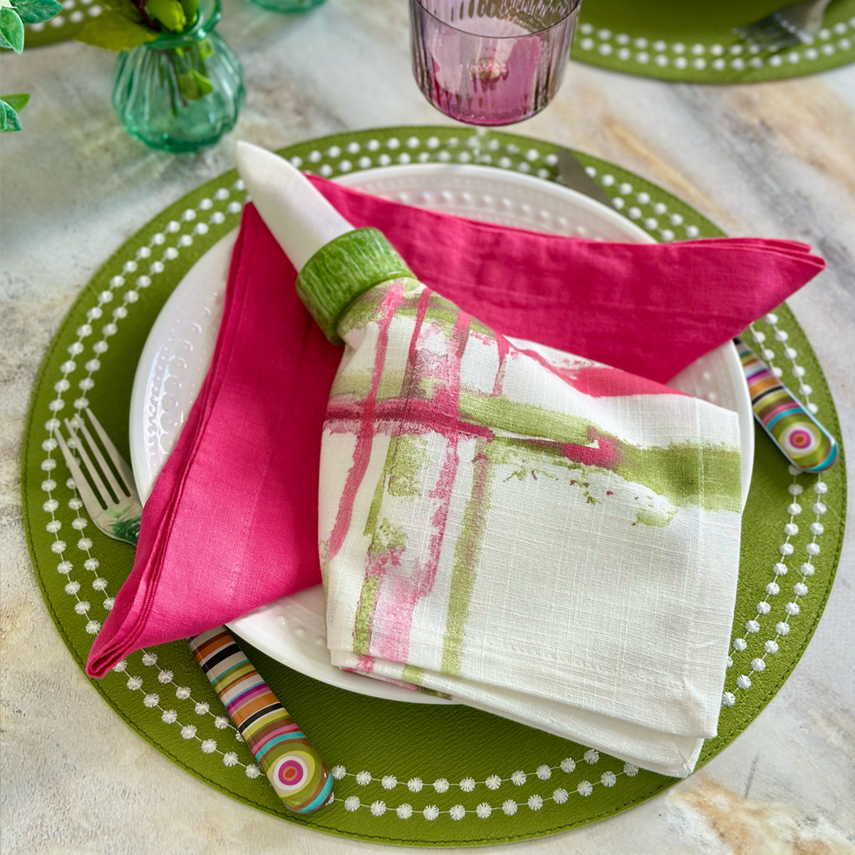 Pearls 15-Inch Round Embroidered Placemats