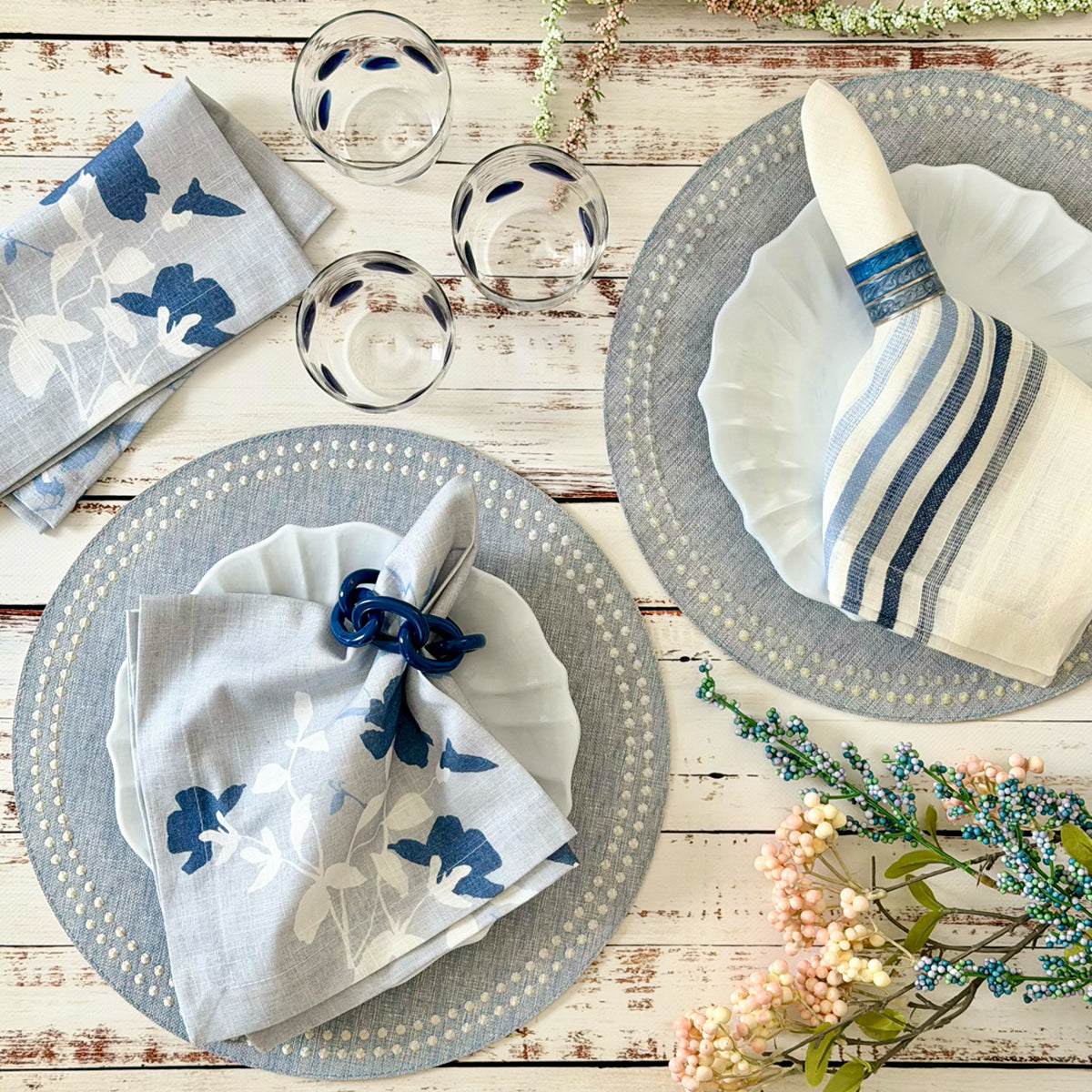 Pearls 15-Inch Round Embroidered Placemats
