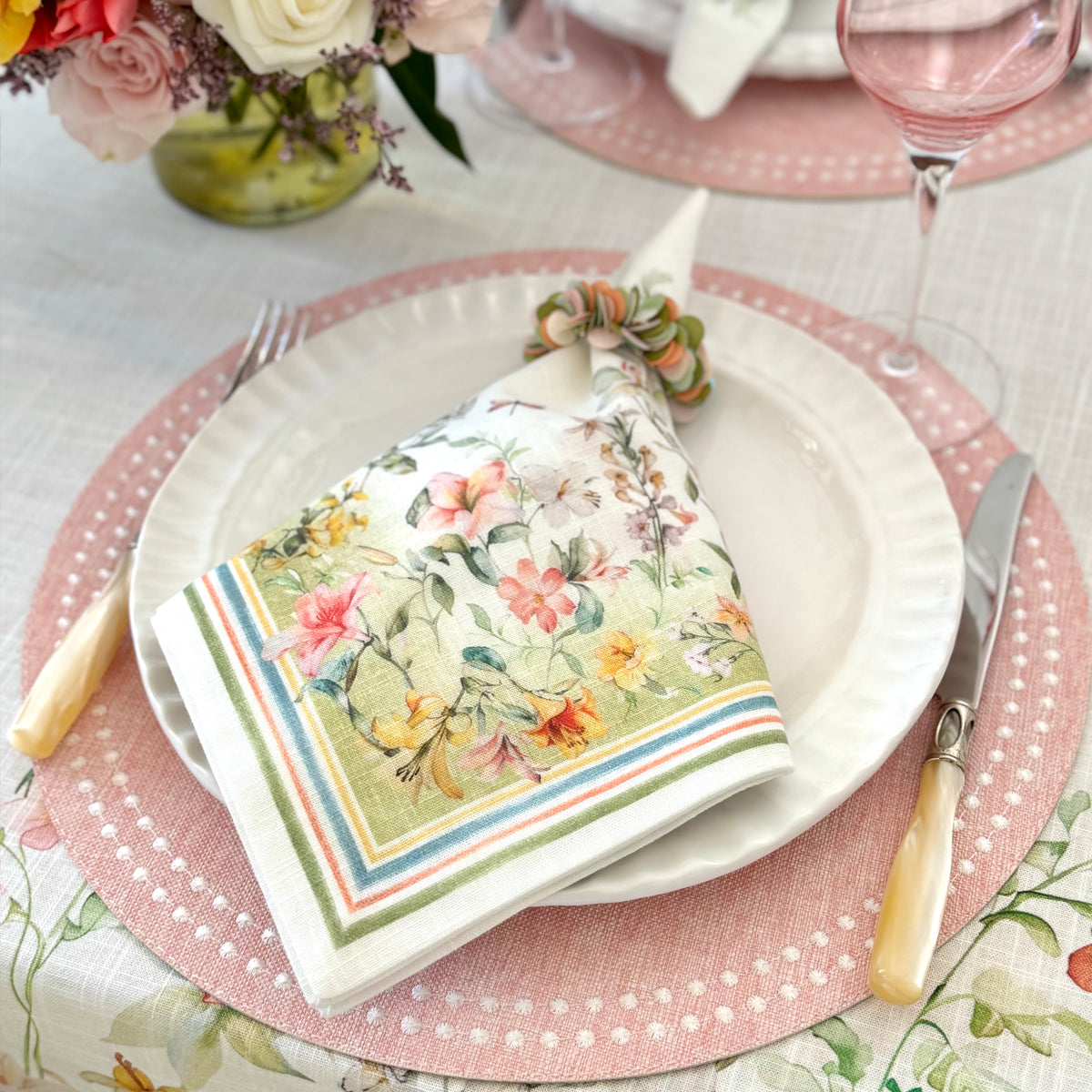 Pearls 15-Inch Round Embroidered Placemats