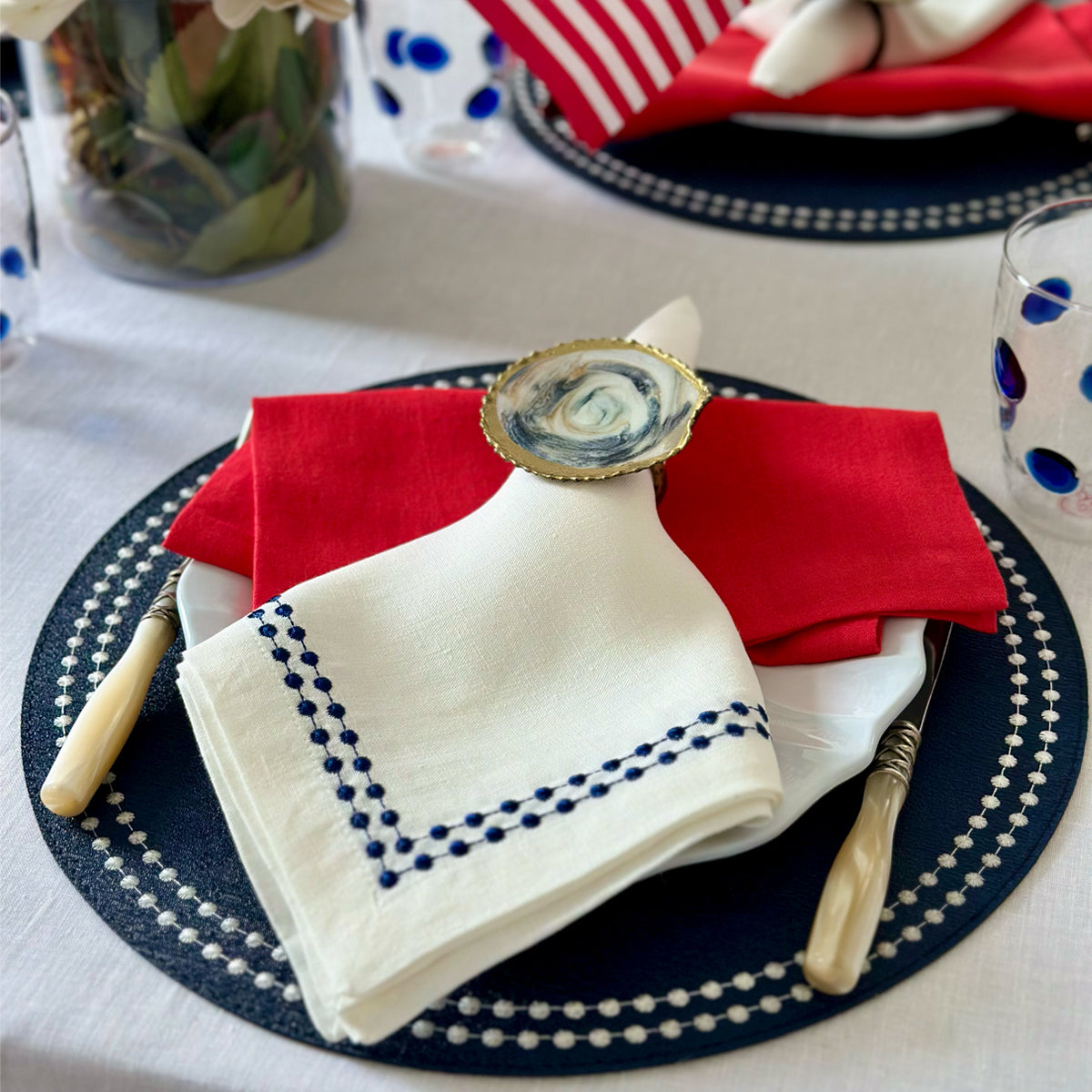 Pearls 15-Inch Round Embroidered Placemats