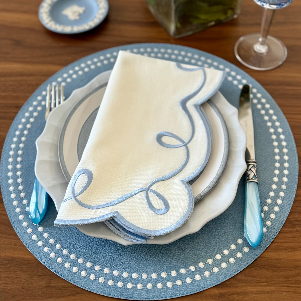 Pearls 15-Inch Round Embroidered Placemats