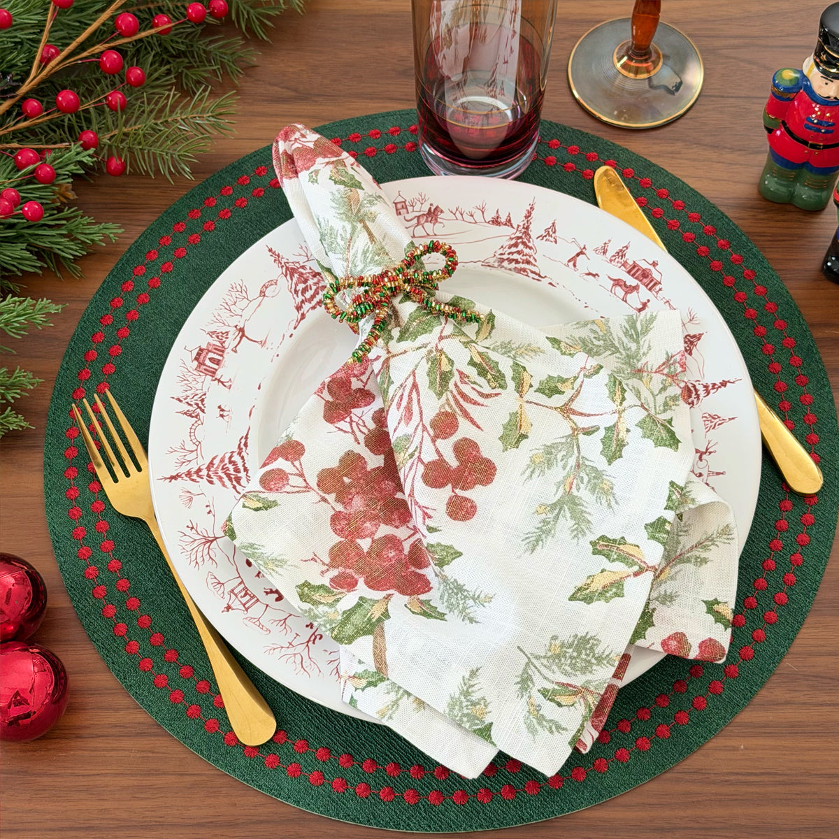 Pearls 15-Inch Round Embroidered Placemats
