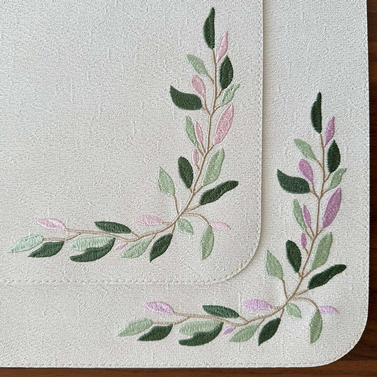 Veranda White Placemats w/bright colored leaves - Set of 7