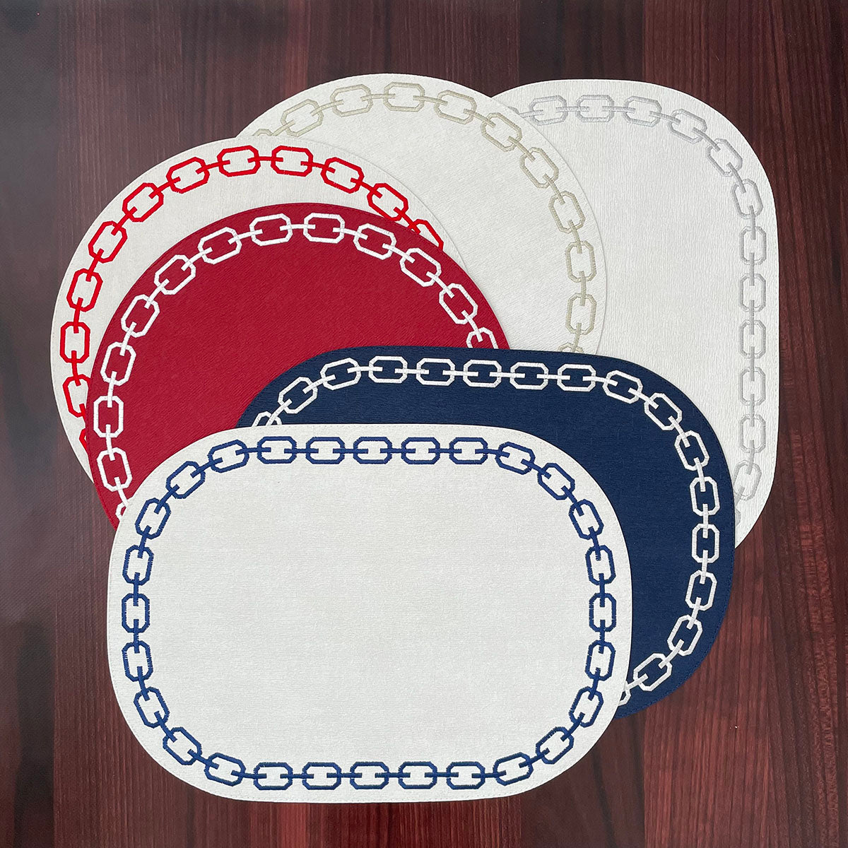 New chains placemats available in 2 different sizes and 6 fun color combinations