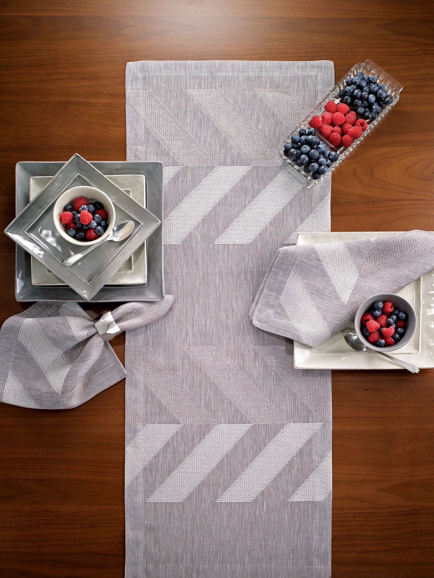 Insignia Silver Napkins Set of 7
